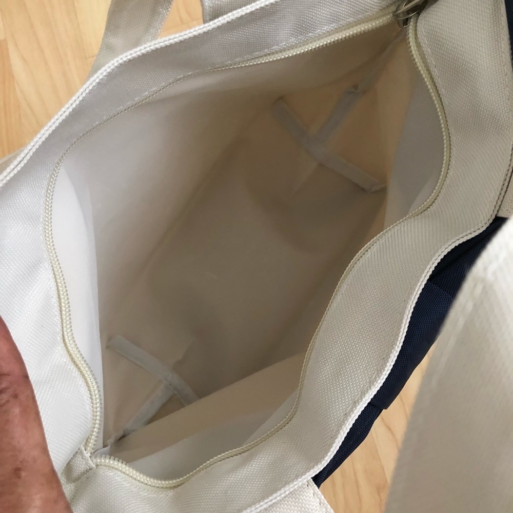 White Tote with Blue Ribbon & Dangling Charm NIP - Picture 4 of 5
